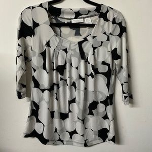 Worthington brand 3/4 sleeve top, color: black, white and gray. Size: Petite Med
